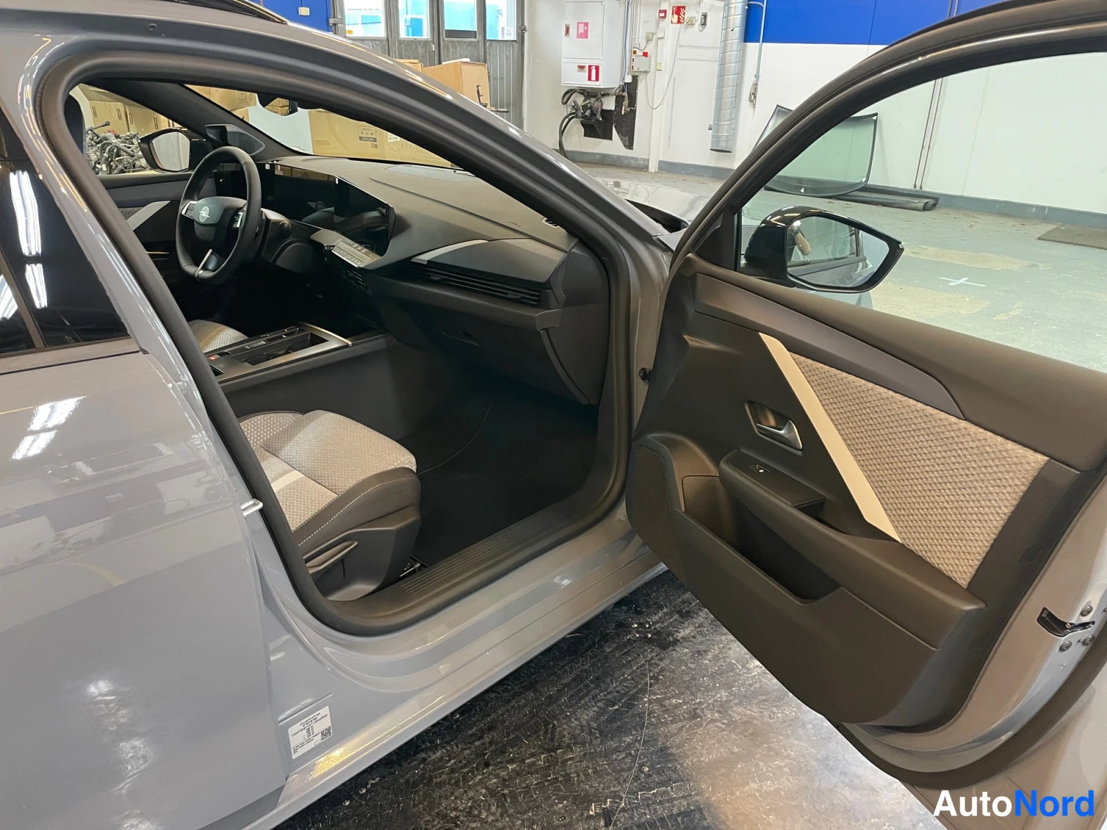 Harmaa Opel Astra 2026, ohjaamo, kuva 11