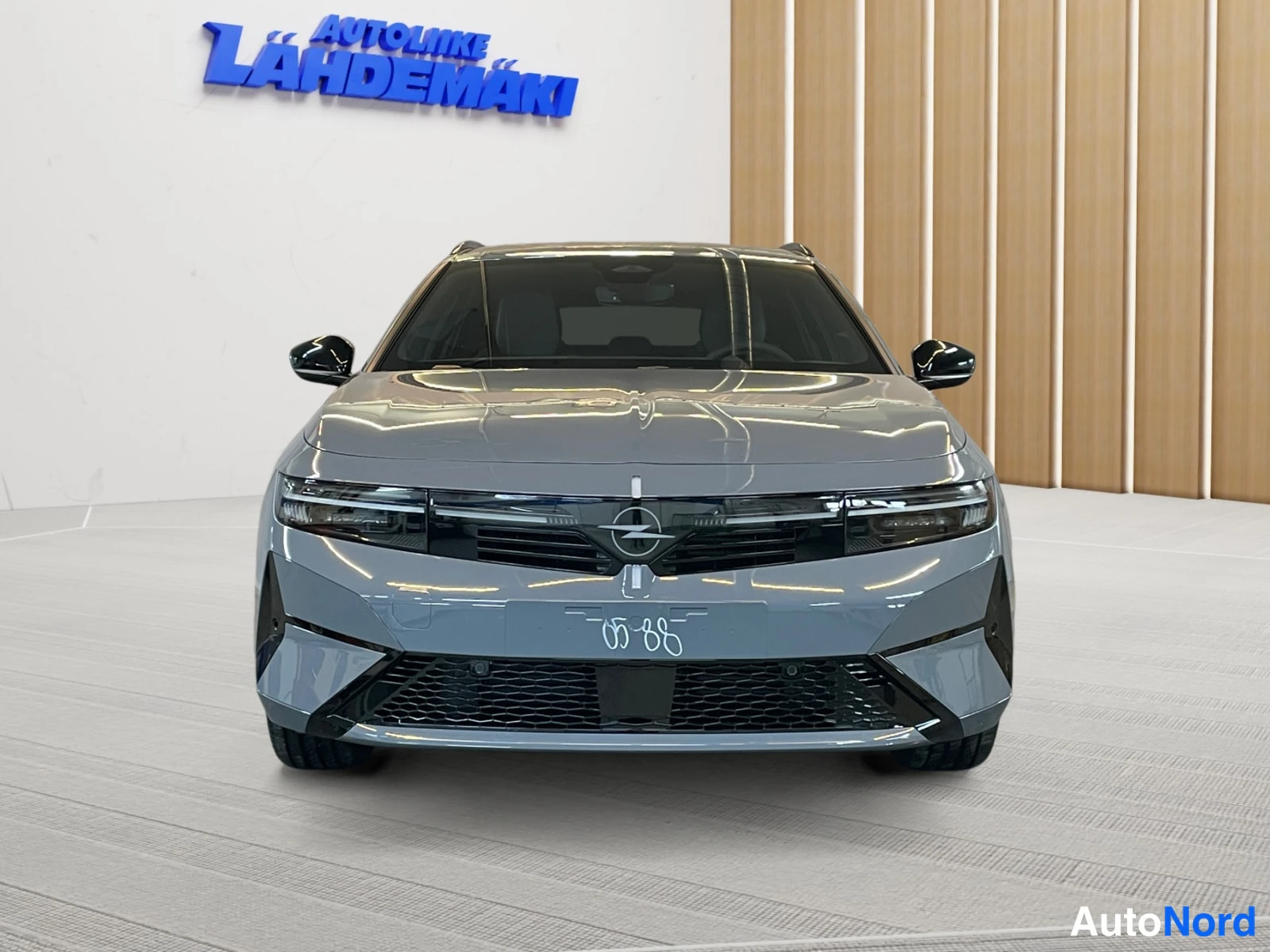 Harmaa Opel Astra 2026, edestä, kuva 4