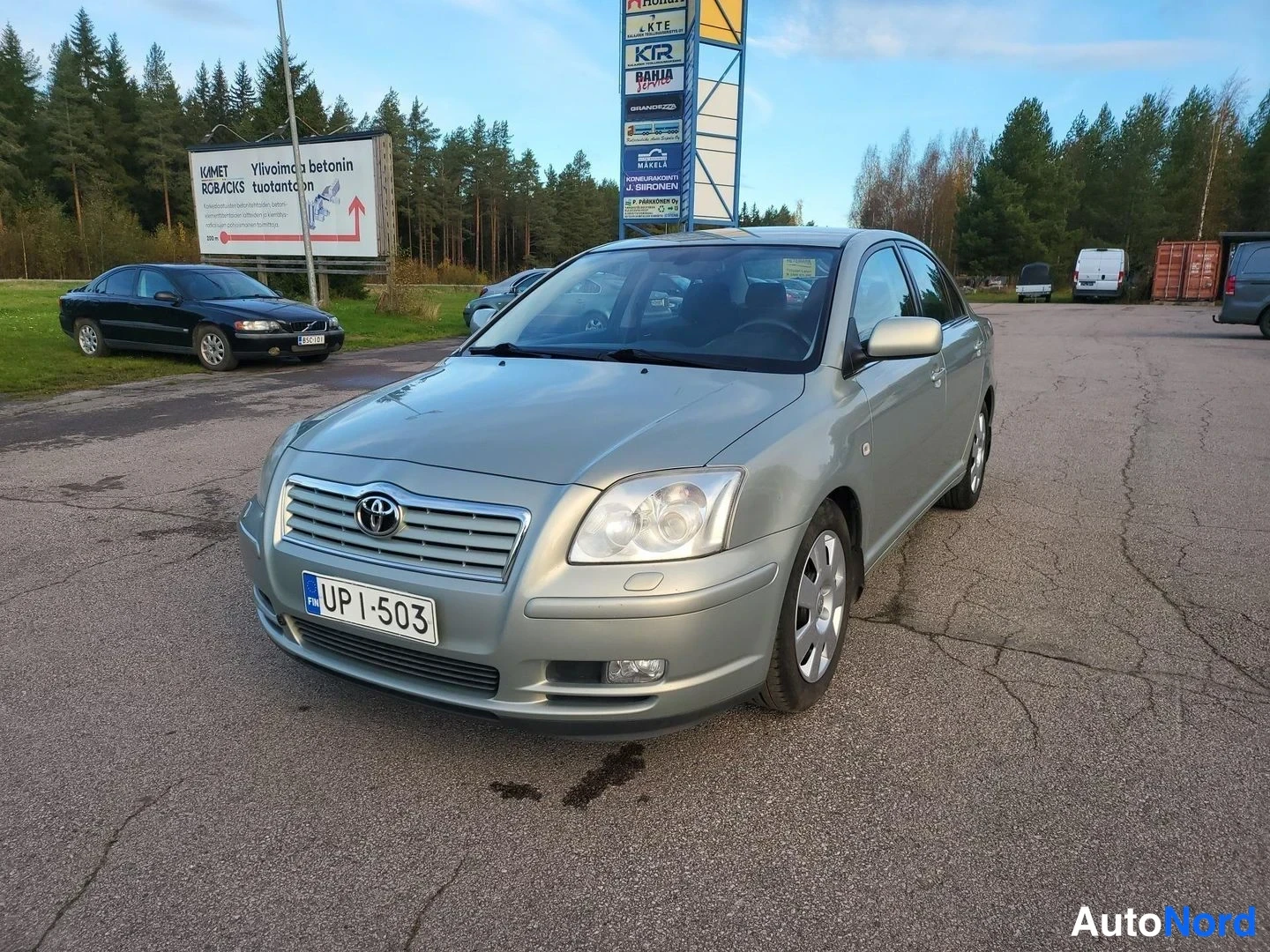 Vihreä Toyota Avensis 2004, etuviisto, keula vasemmalle, kuva 4