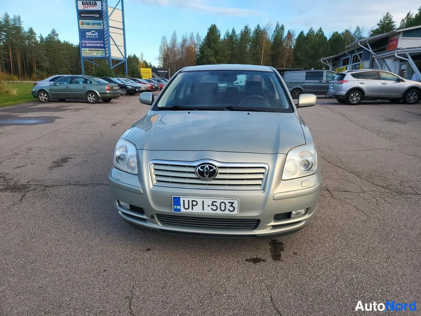Vihreä Toyota Avensis 2004, edestä, kuva 8