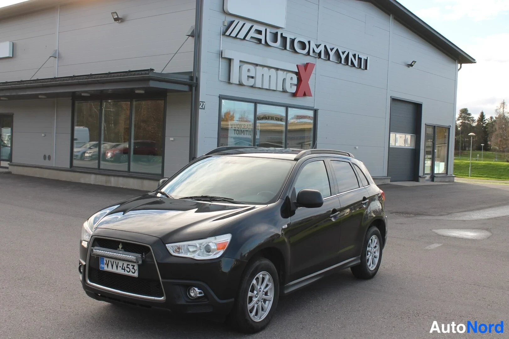 Musta Mitsubishi ASX 2012, etuviisto, keula vasemmalle, kuva 2