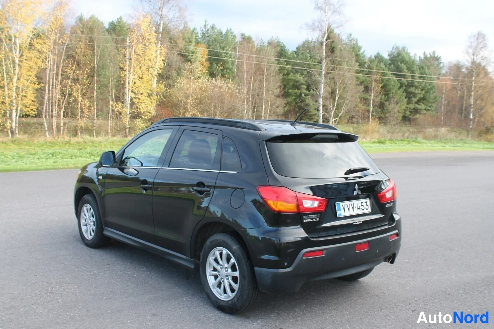Musta Mitsubishi ASX 2012, takaviisto, kuva 9