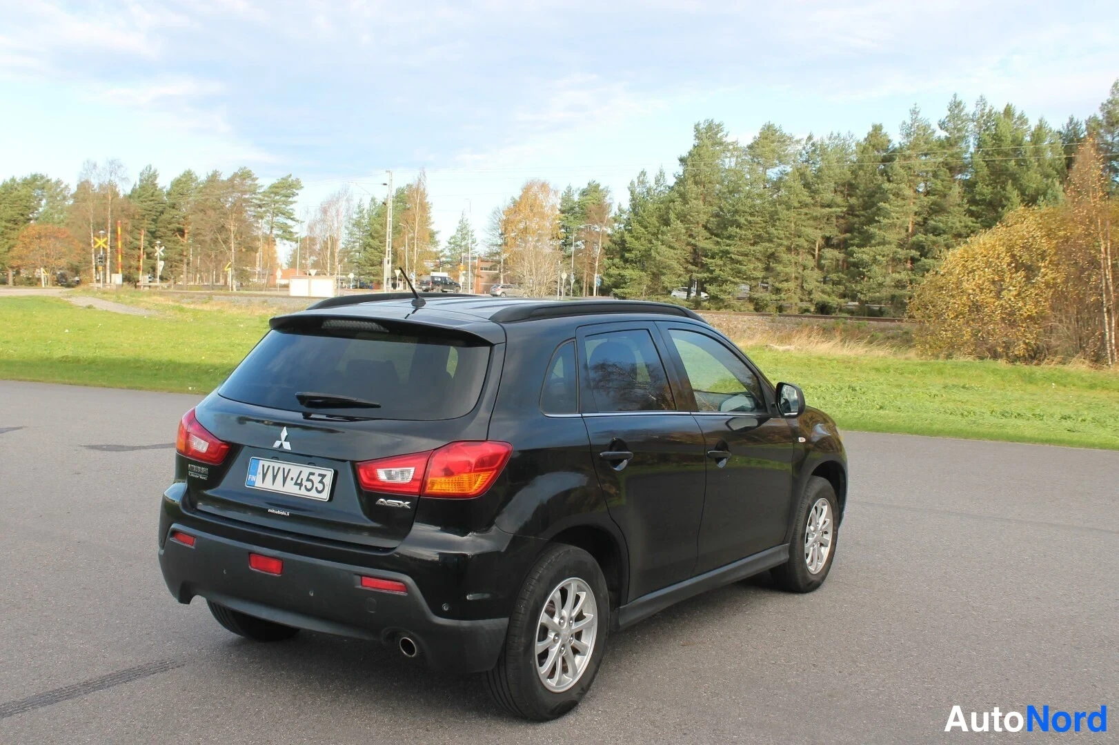 Musta Mitsubishi ASX 2012, takaviisto, kuva 8