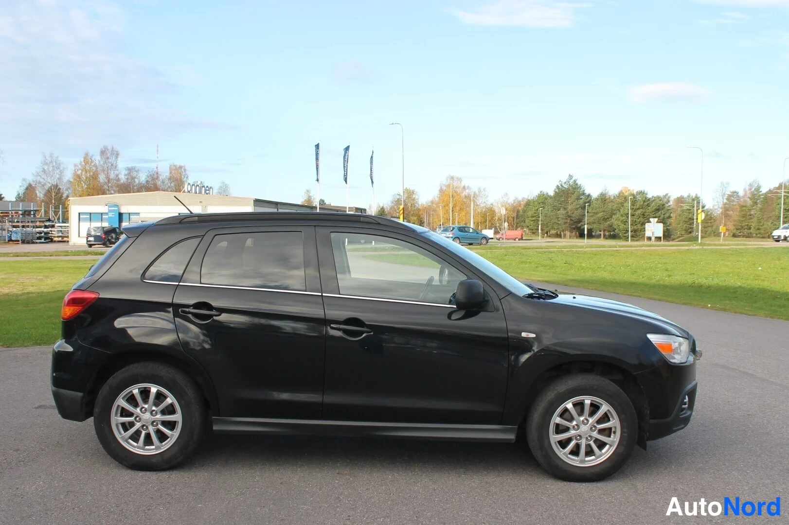 Musta Mitsubishi ASX 2012, etuviisto, keula oikealle, kuva 5