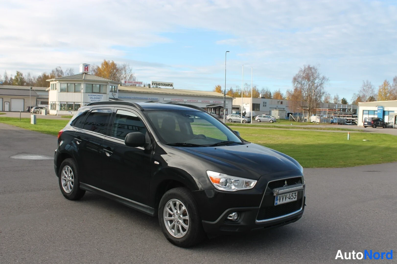 Musta Mitsubishi ASX 2012, etuviisto, keula oikealle, kuva 6