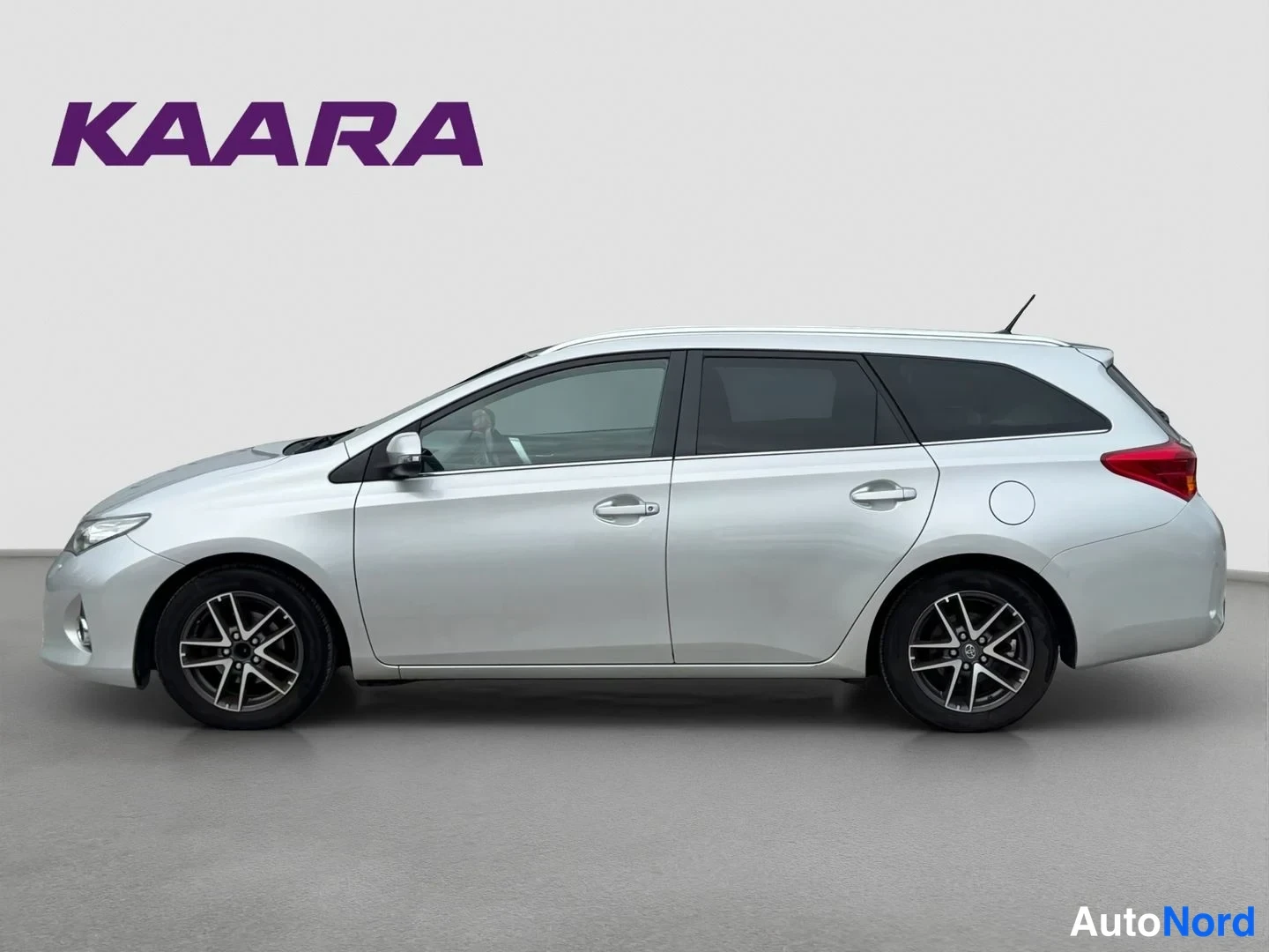 Silver Toyota Auris Touring Sports 2015, side, photo 4