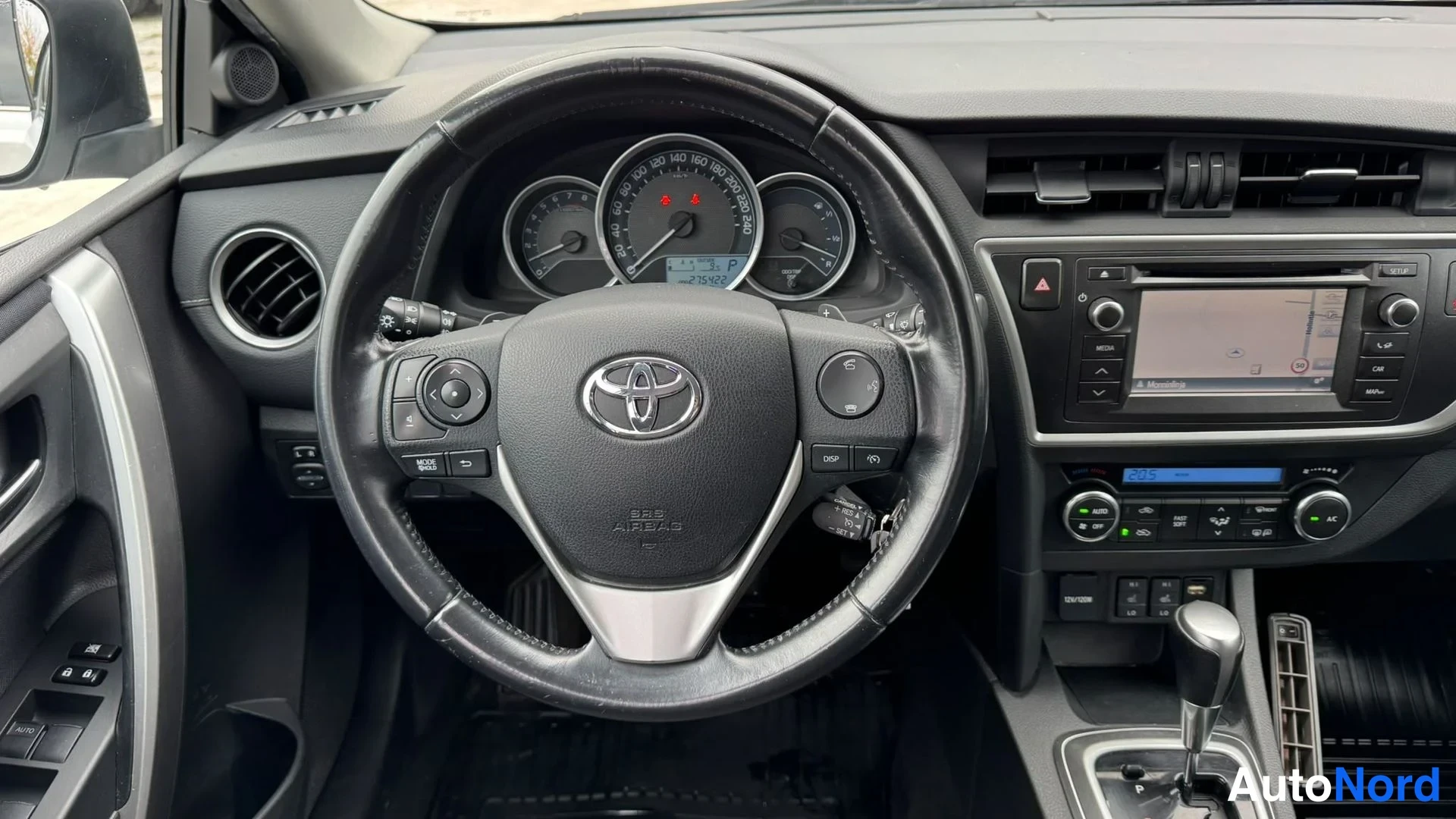 Silver Toyota Auris Touring Sports 2015, cockpit, photo 9
