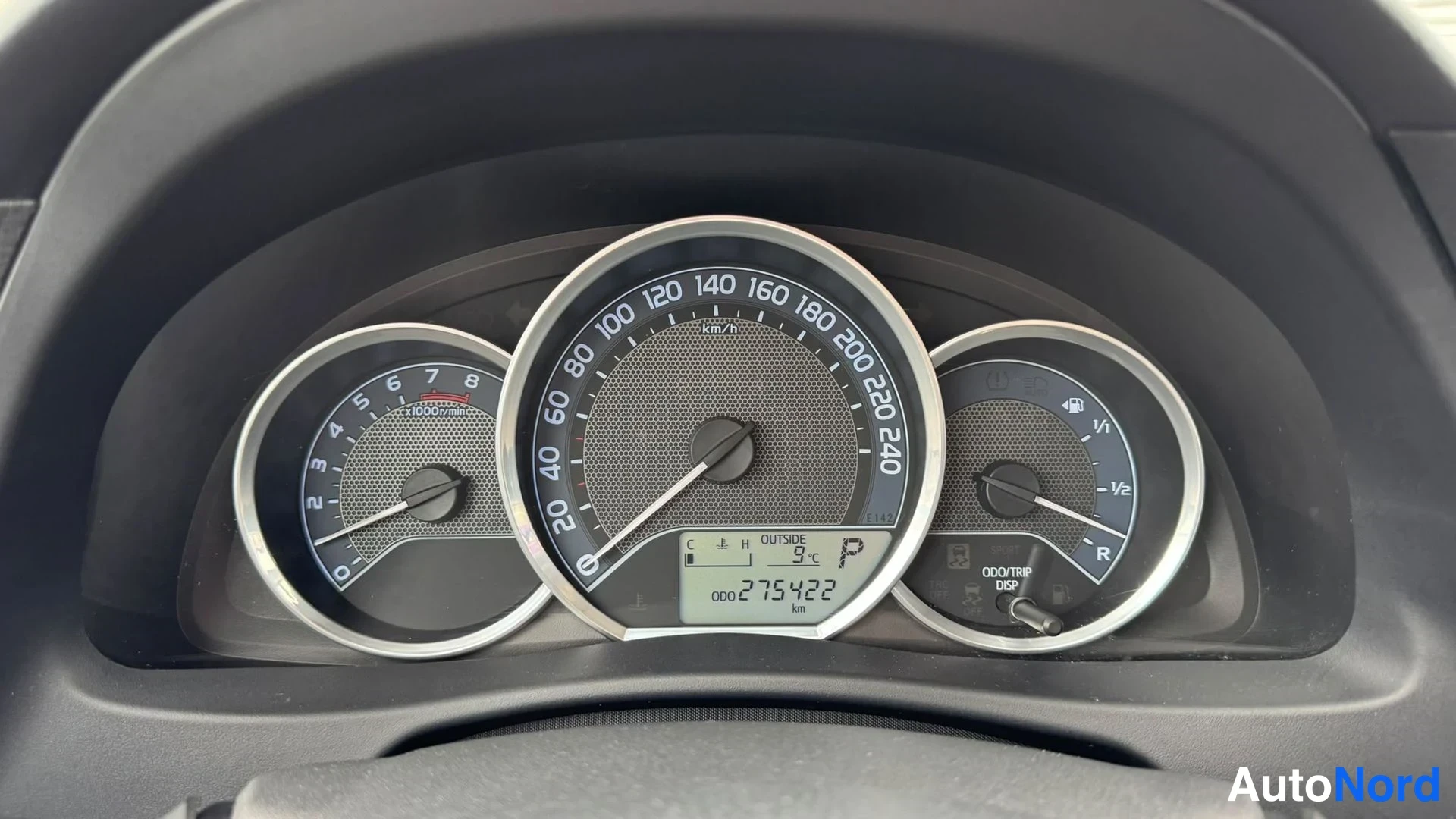 Silver Toyota Auris Touring Sports 2015, detail, photo 13