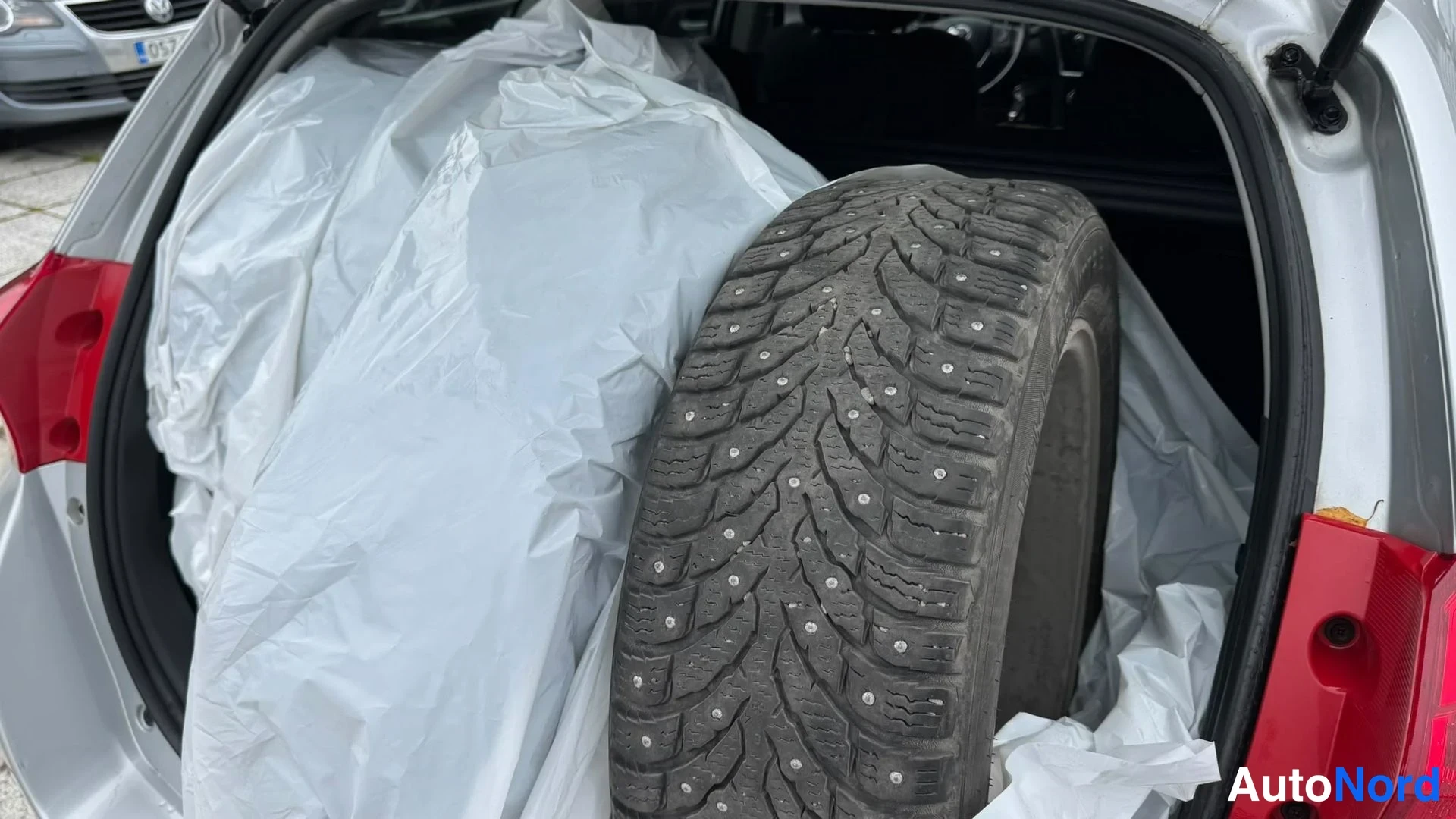 Silver Toyota Auris Touring Sports 2015, boot, photo 12