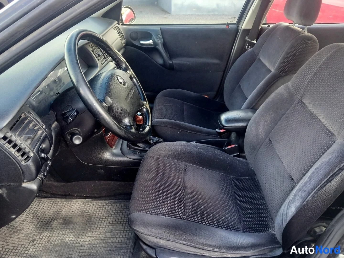 Musta Opel Vectra 2001, kuva 8