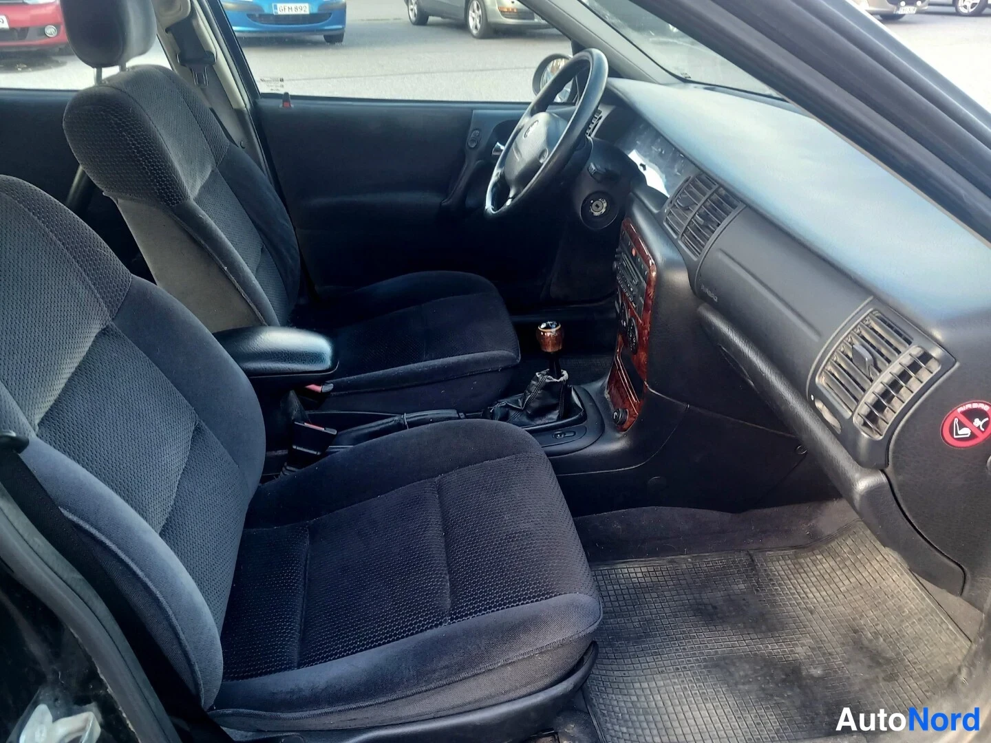 Musta Opel Vectra 2001, kuva 9