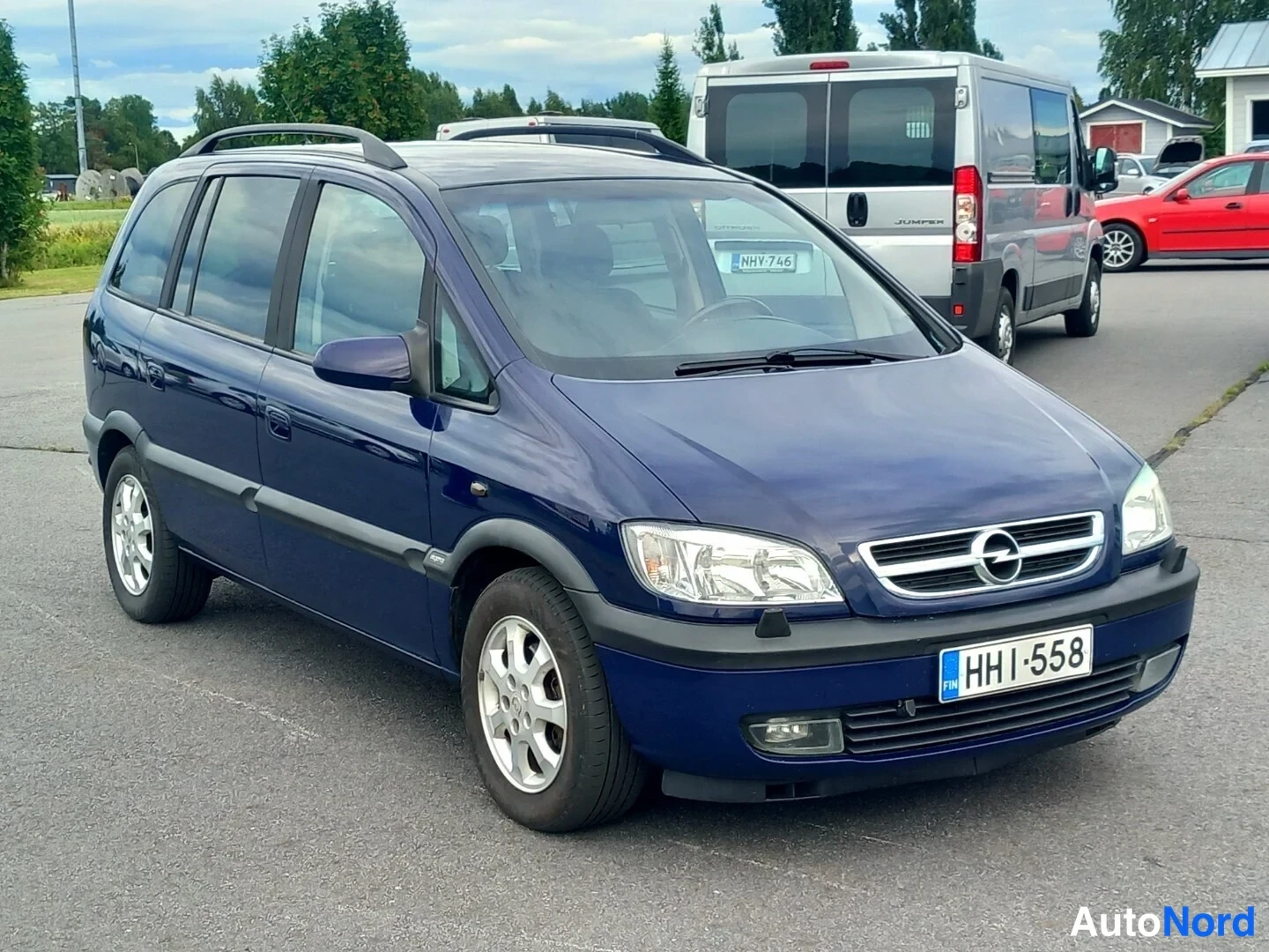 Sininen Opel Zafira 2003, etuviisto, keula oikealle, kuva 2