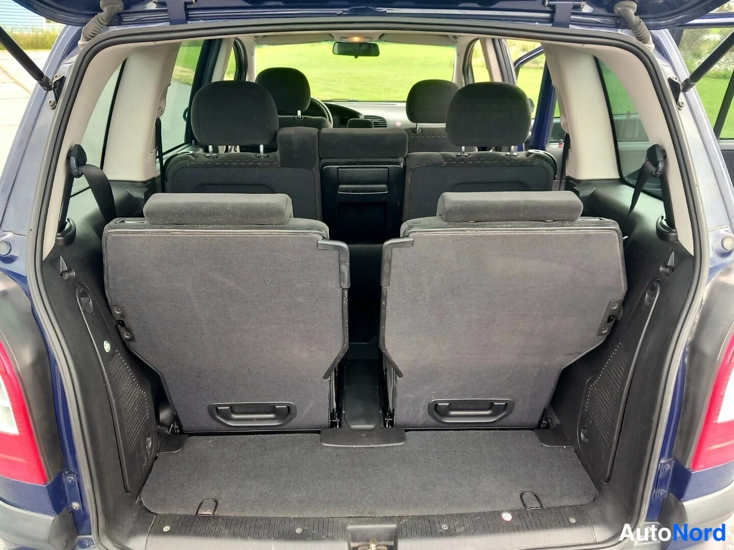 Sininen Opel Zafira 2003, kuva 17