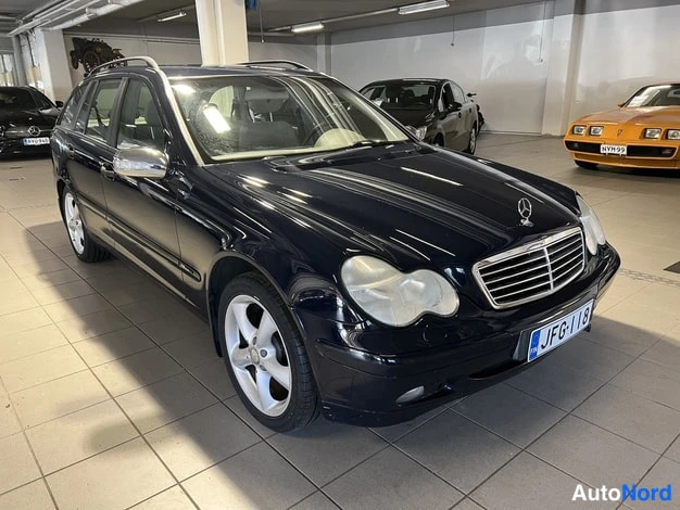 Sininen Mercedes-Benz C 180 2003, etuviisto, keula vasemmalle, kuva 2