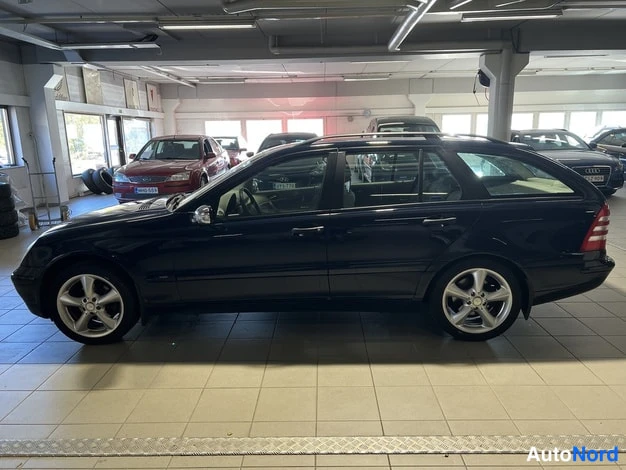 Sininen Mercedes-Benz C 180 2003, sivulta, kuva 4