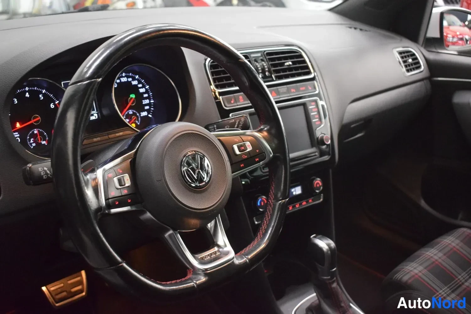 Valkoinen Volkswagen Polo GTI 2017, kuva 14