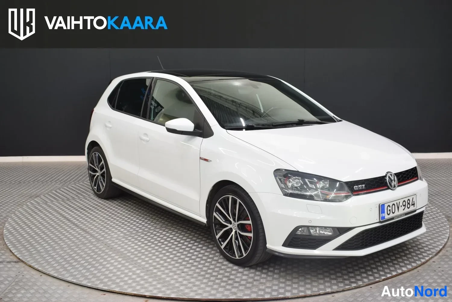 Valkoinen Volkswagen Polo GTI 2017, etuviisto, keula oikealle, kuva 4