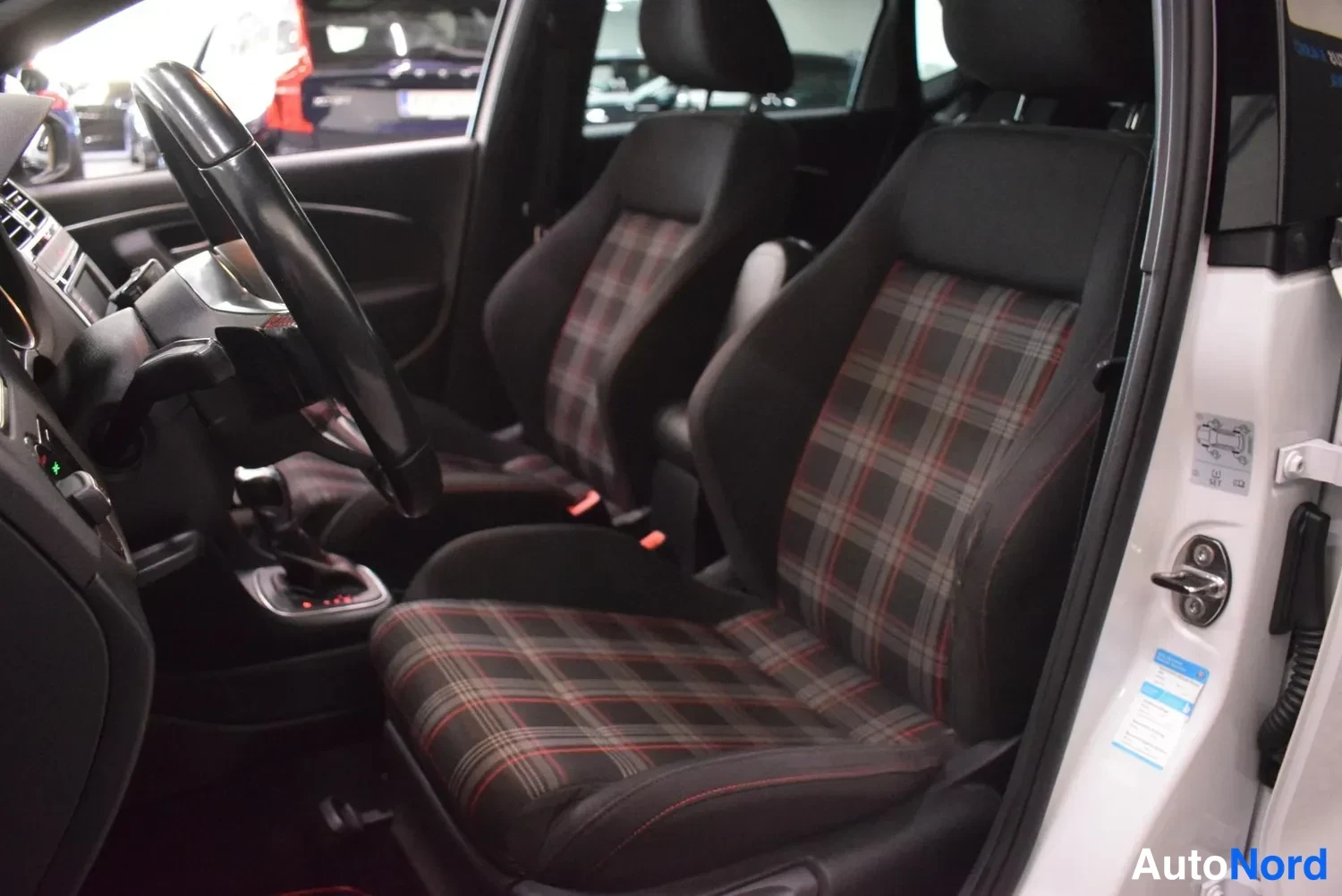 Valkoinen Volkswagen Polo GTI 2017, kuva 9