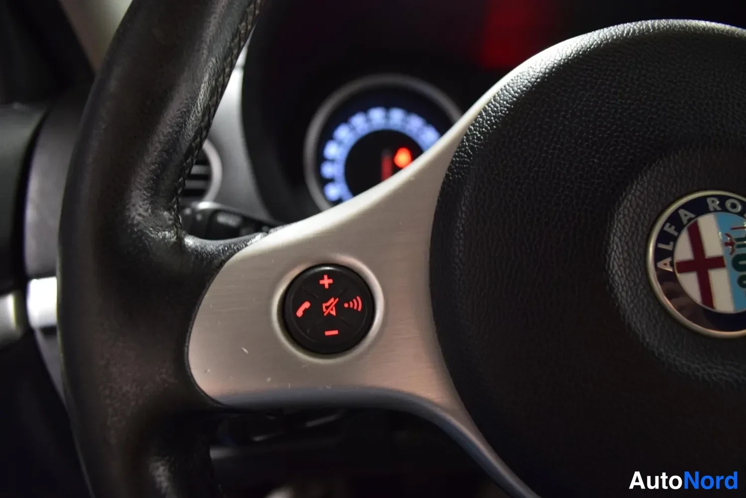Black Alfa Romeo Brera 2008, detail, photo 17