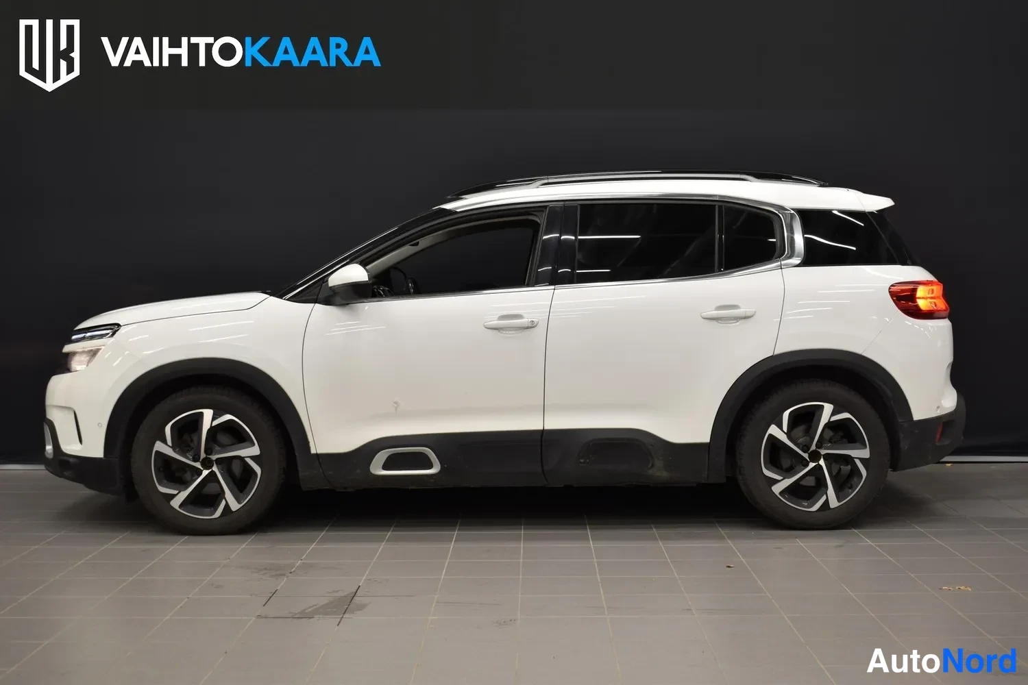 Musta Citroen C5 Aircross 2019, sivulta, kuva 2