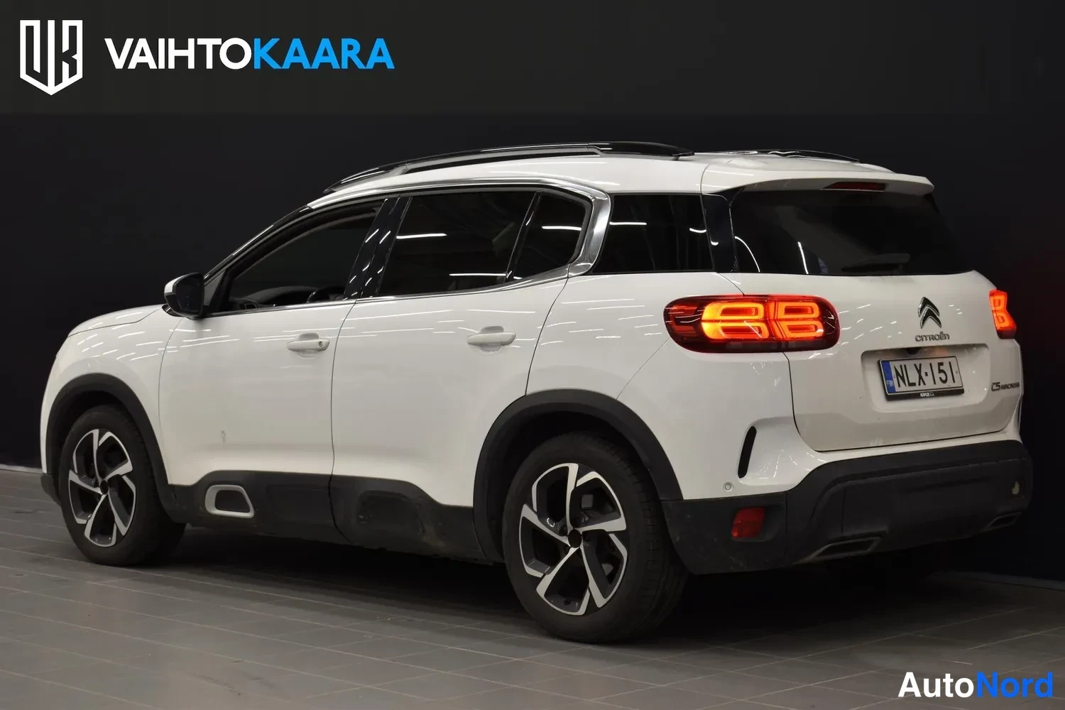 Musta Citroen C5 Aircross 2019, takaviisto, kuva 3