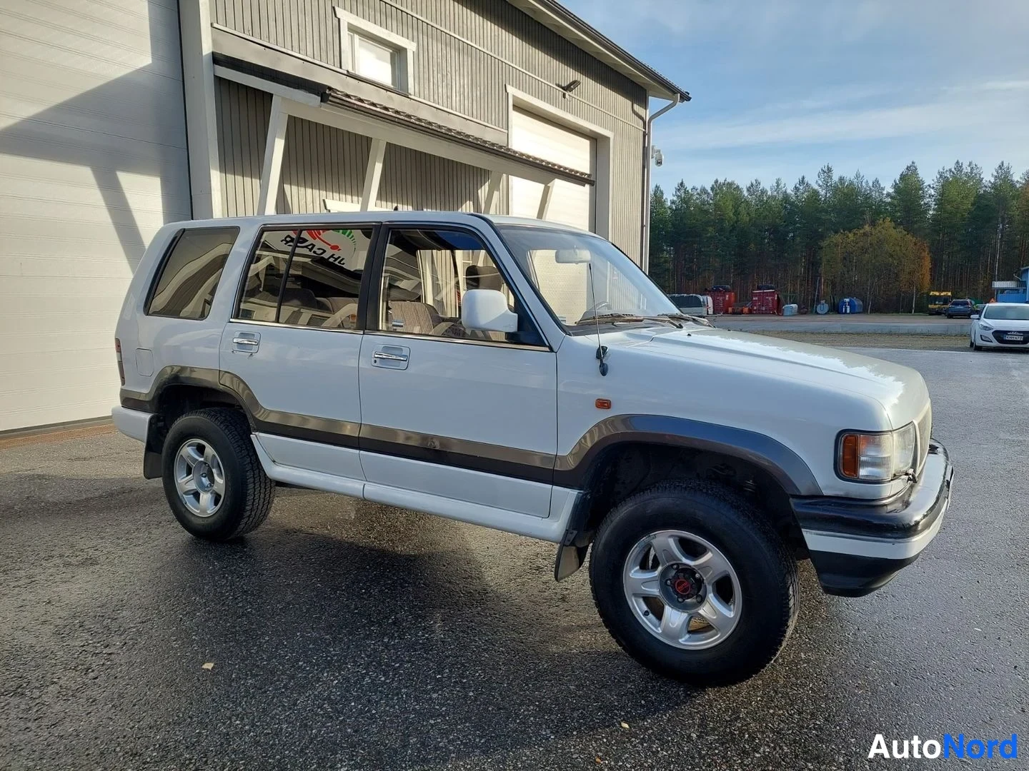 Valkoinen Opel Monterey 1993, etuviisto, keula oikealle, kuva 3
