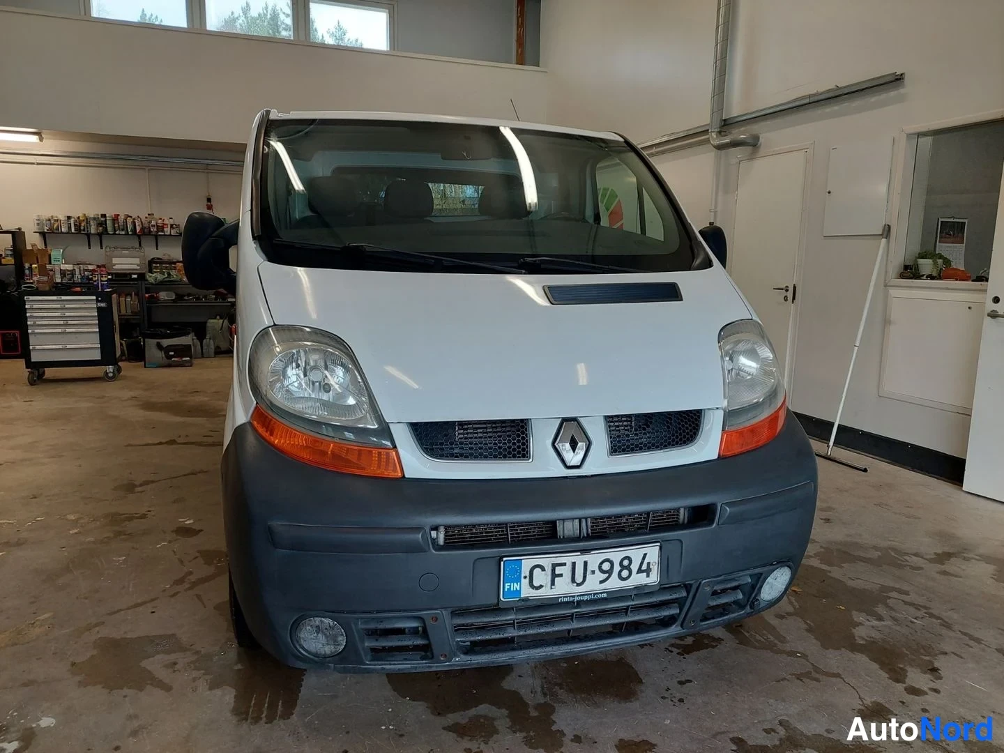 Valkoinen Renault Trafic 2005, kuva 19