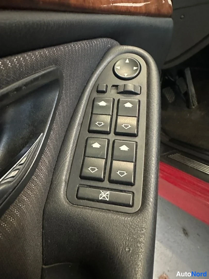 Punainen BMW 535i 2000, kuva 13