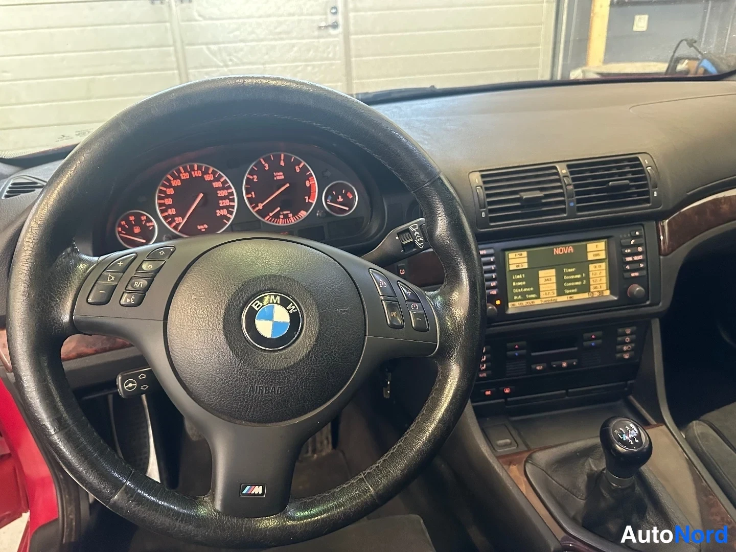 Punainen BMW 535i 2000, kuva 14