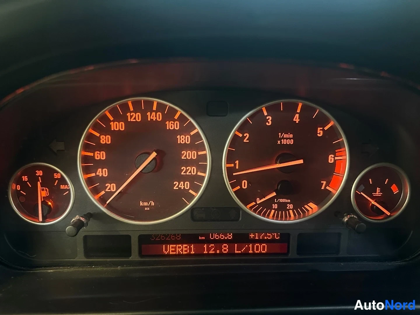Punainen BMW 535i 2000, kuva 24