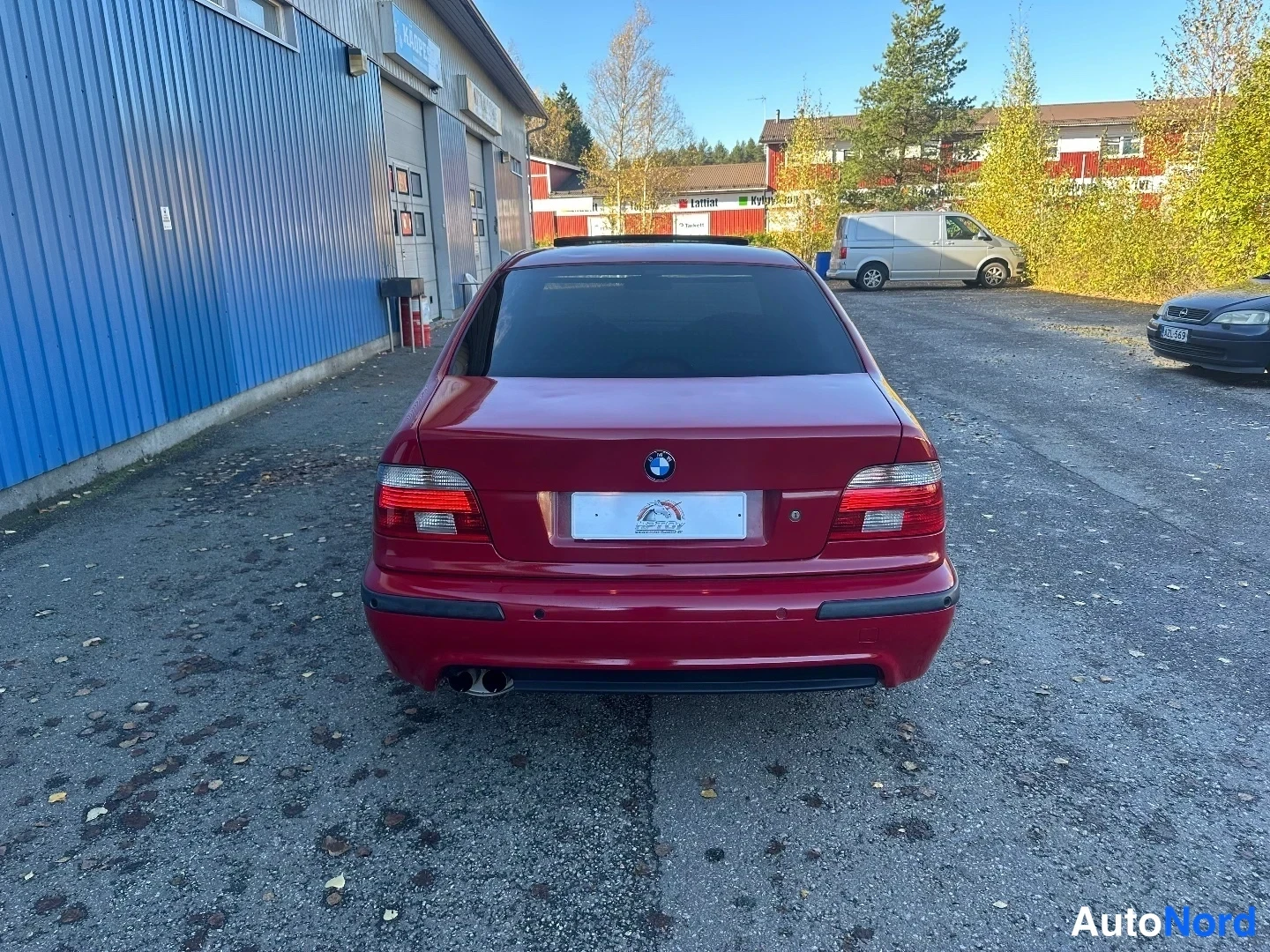 Punainen BMW 535i 2000, takaa, kuva 9