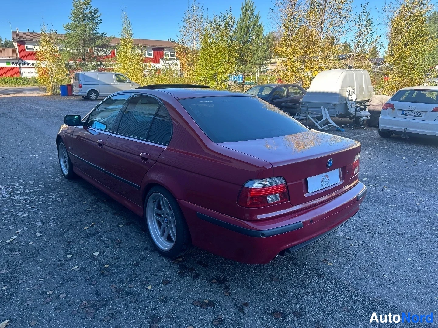 Punainen BMW 535i 2000, takaviisto, kuva 8