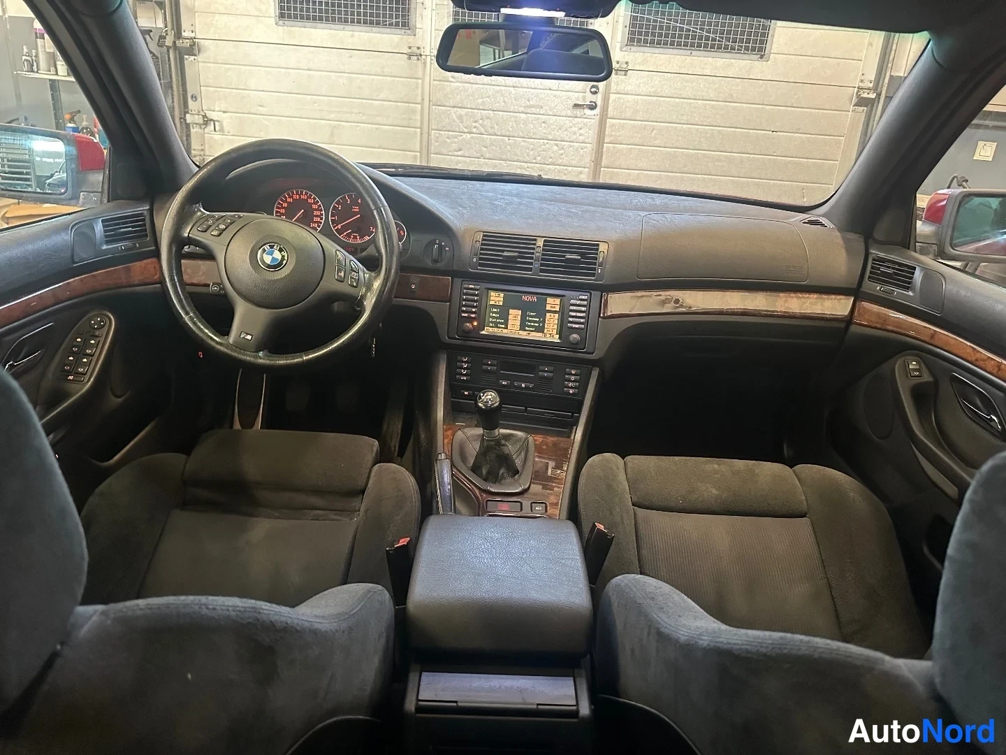 Punainen BMW 535i 2000, kuva 10