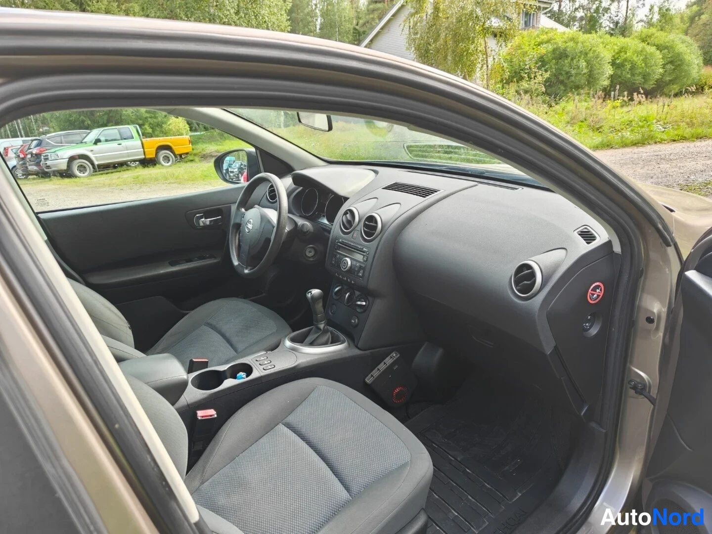 Beige Nissan Qashqai 2007, photo 10