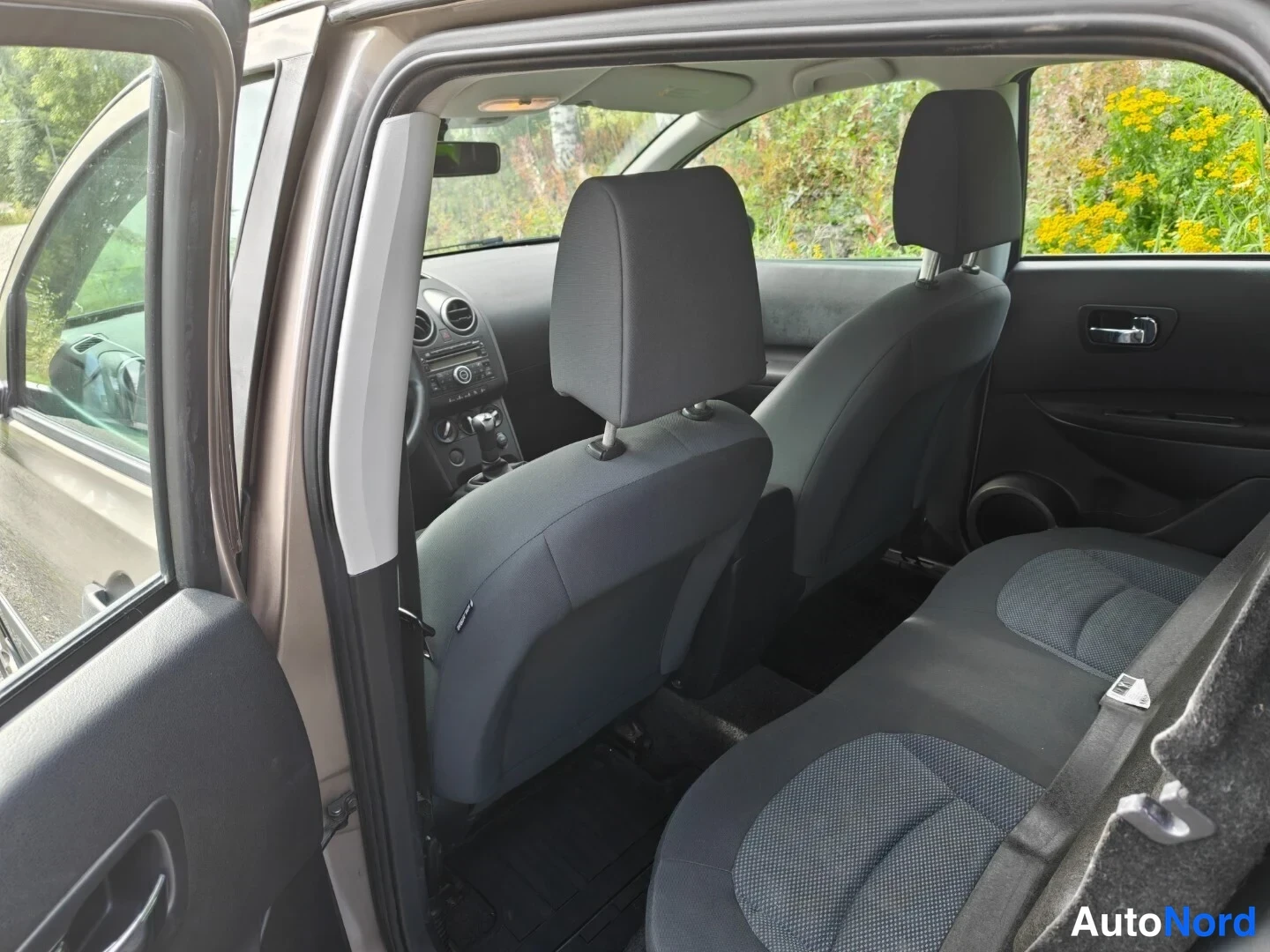 Beige Nissan Qashqai 2007, photo 11