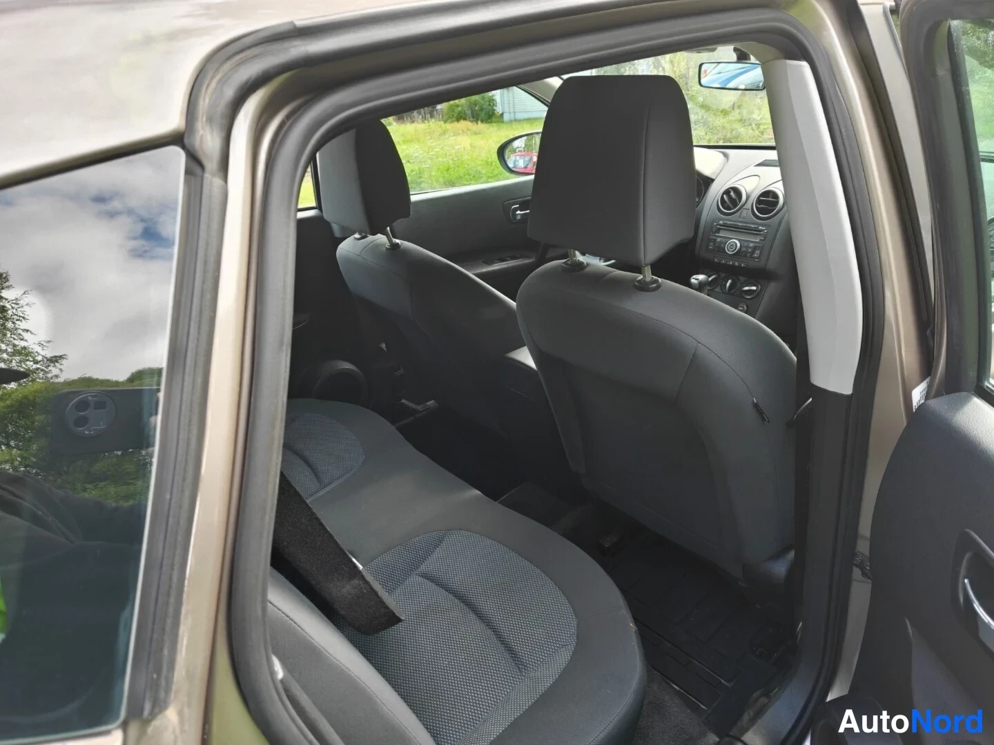 Beige Nissan Qashqai 2007, photo 12