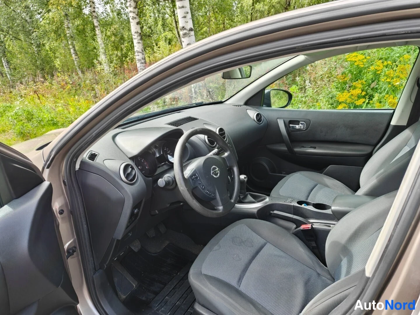 Beige Nissan Qashqai 2007, photo 13