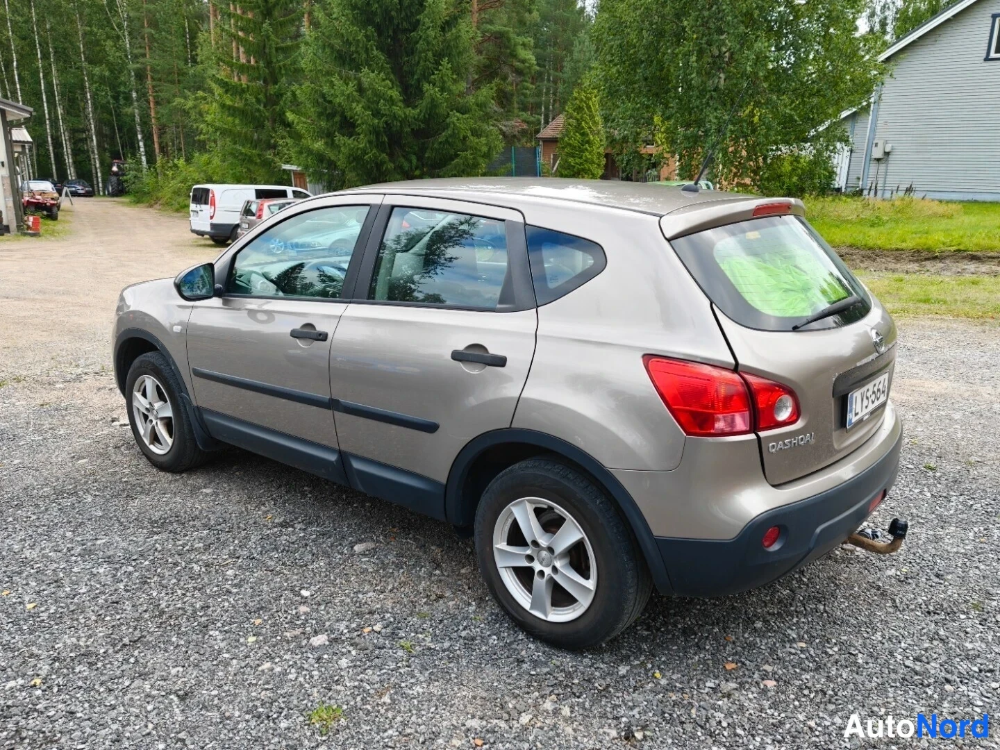 Beige Nissan Qashqai 2007, rear three-quarter, photo 6