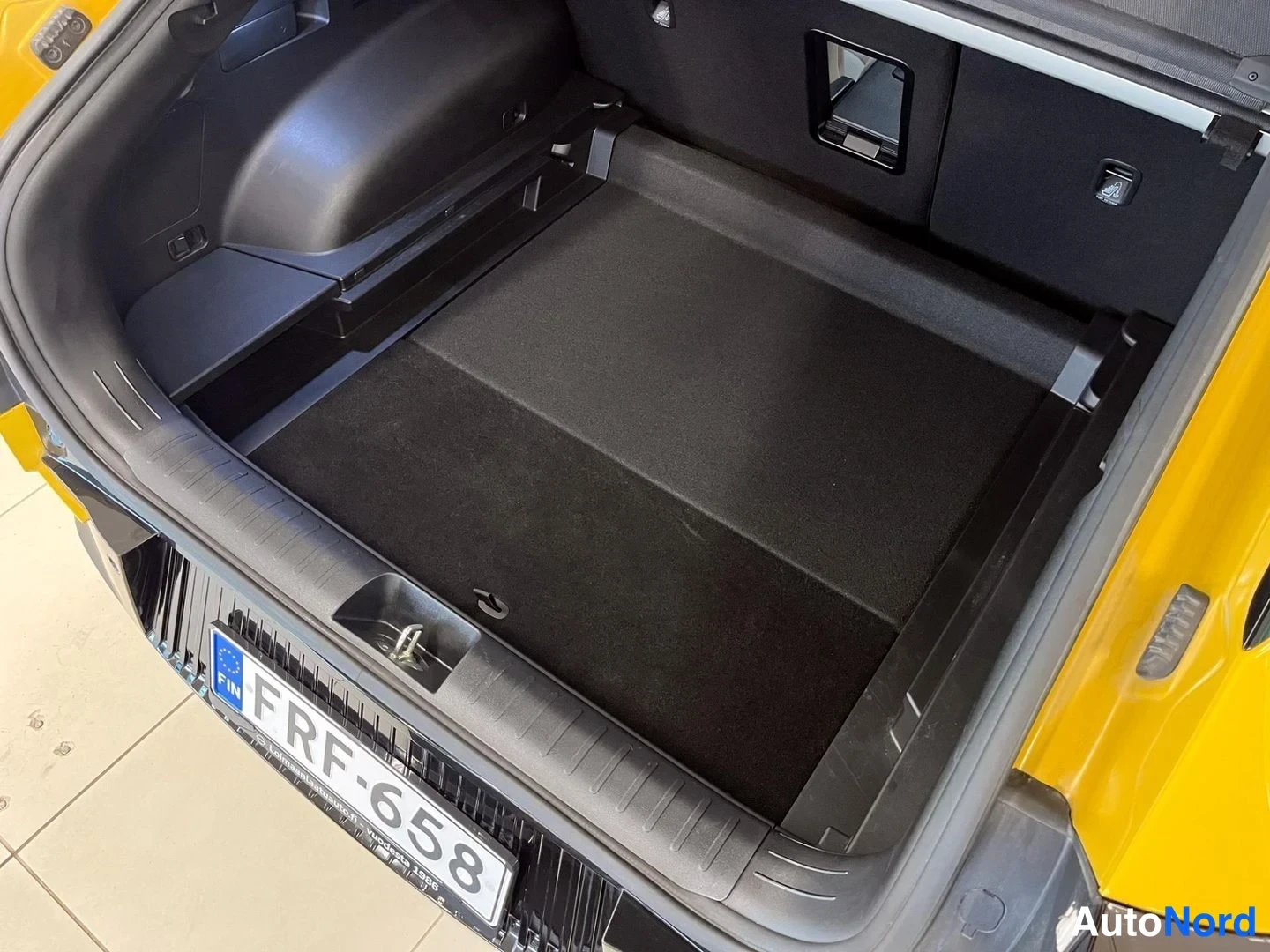 Keltainen Kia EV6 2023, kuva 12