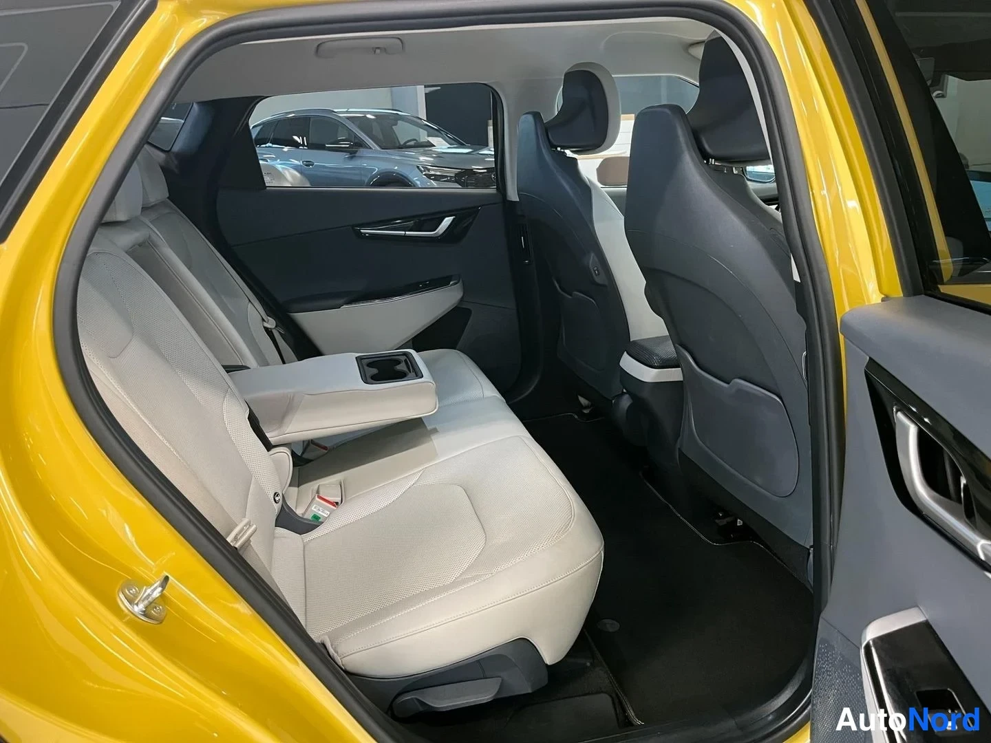 Keltainen Kia EV6 2023, kuva 15