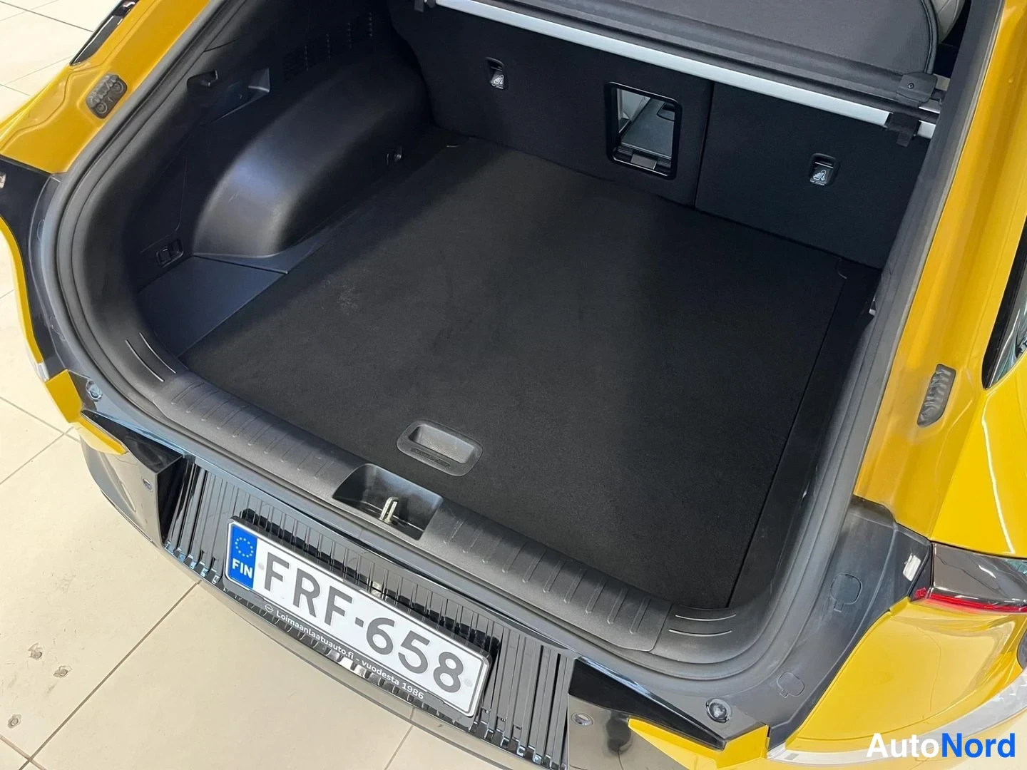 Keltainen Kia EV6 2023, kuva 8