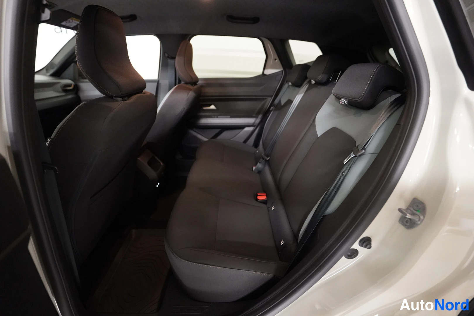 Vit Dacia Duster 2026, bild 28