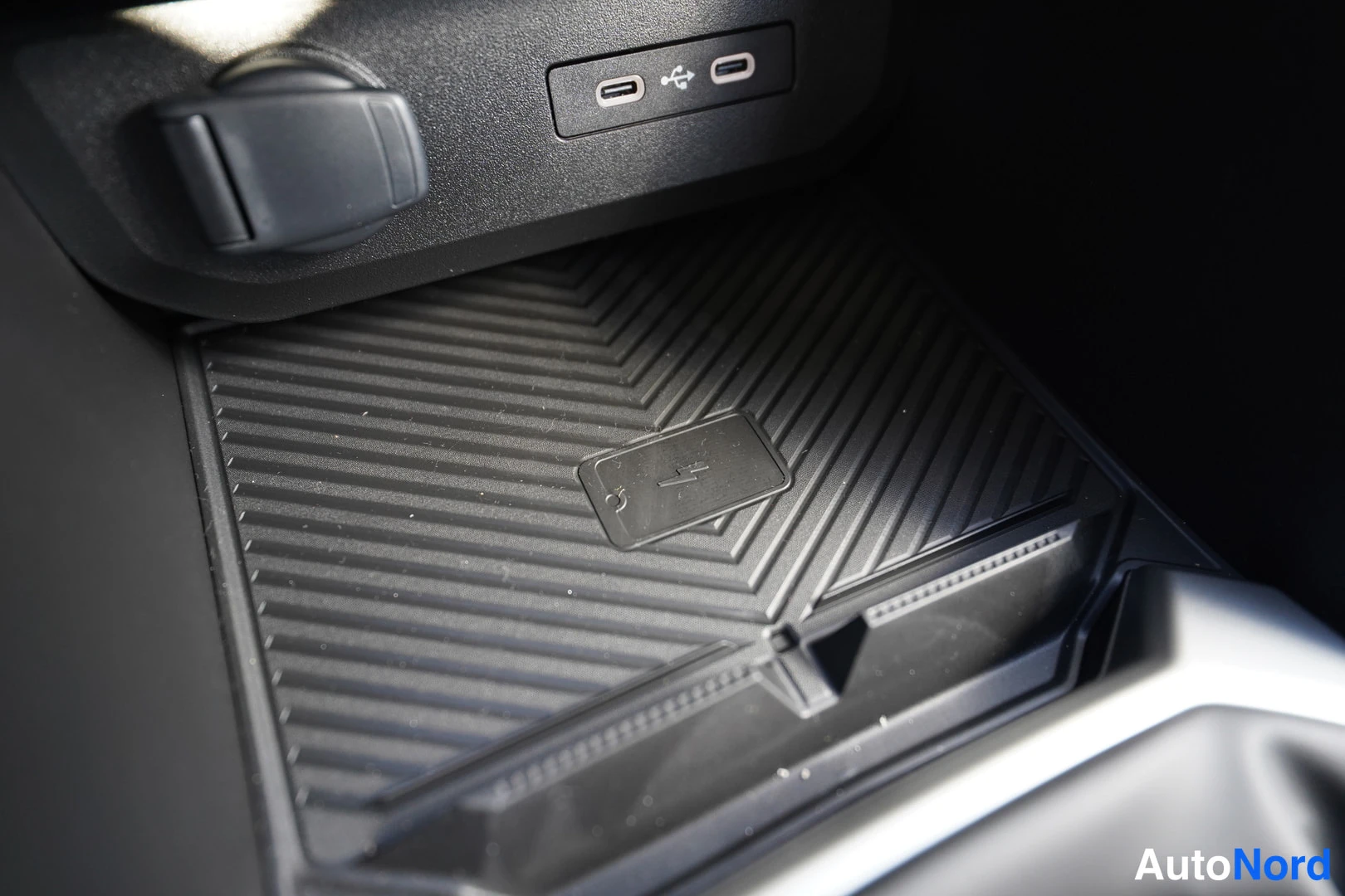 Vit Dacia Duster 2026, bild 37