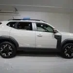 Vit Dacia Duster 2026, från sidan, bild 14