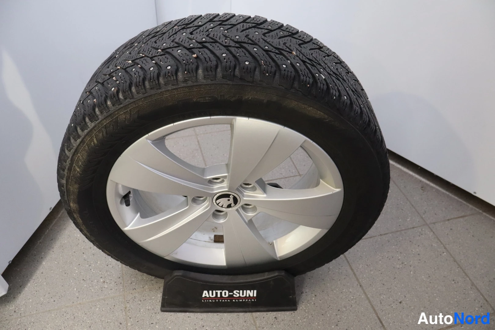 Harmaa Skoda Superb 2017, yksityiskohta, kuva 28