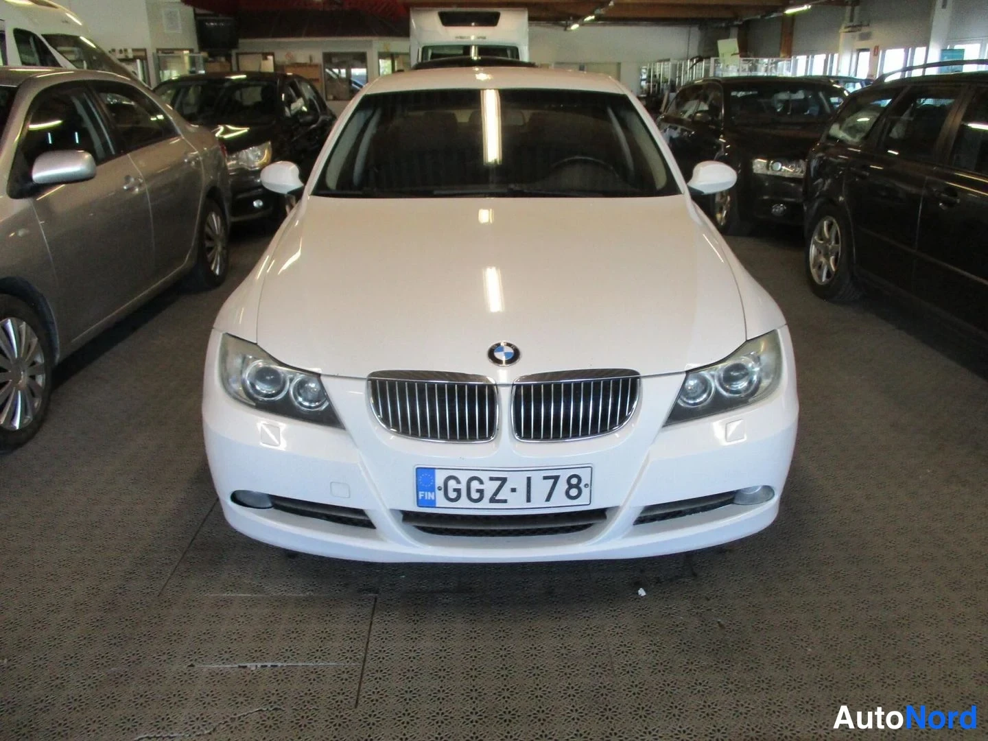 White BMW 325i xDrive 2006, photo 8