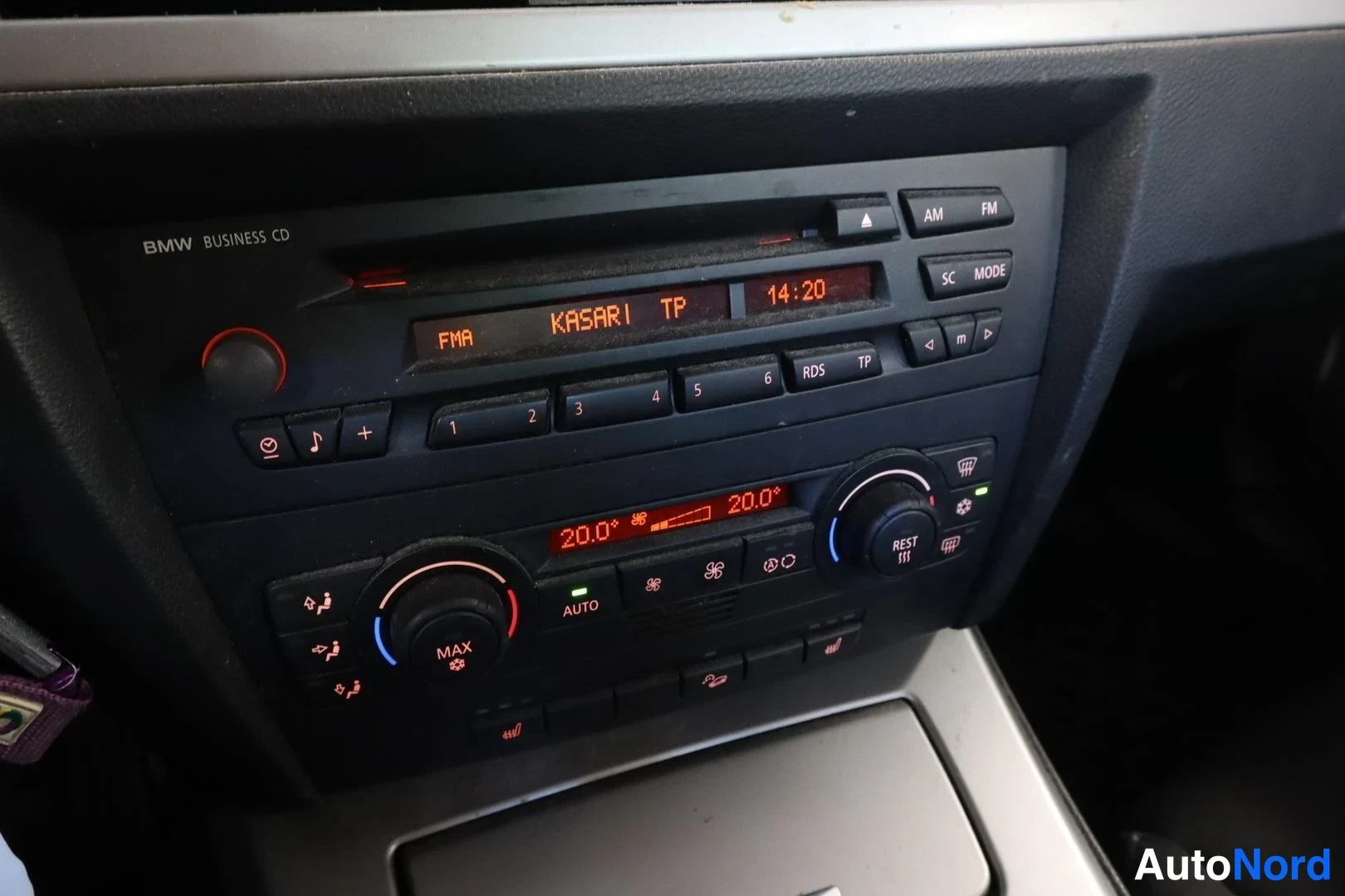 White BMW 325i xDrive 2006, detail, photo 5