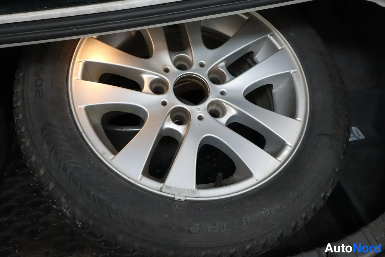 White BMW 325i xDrive 2006, detail, photo 6