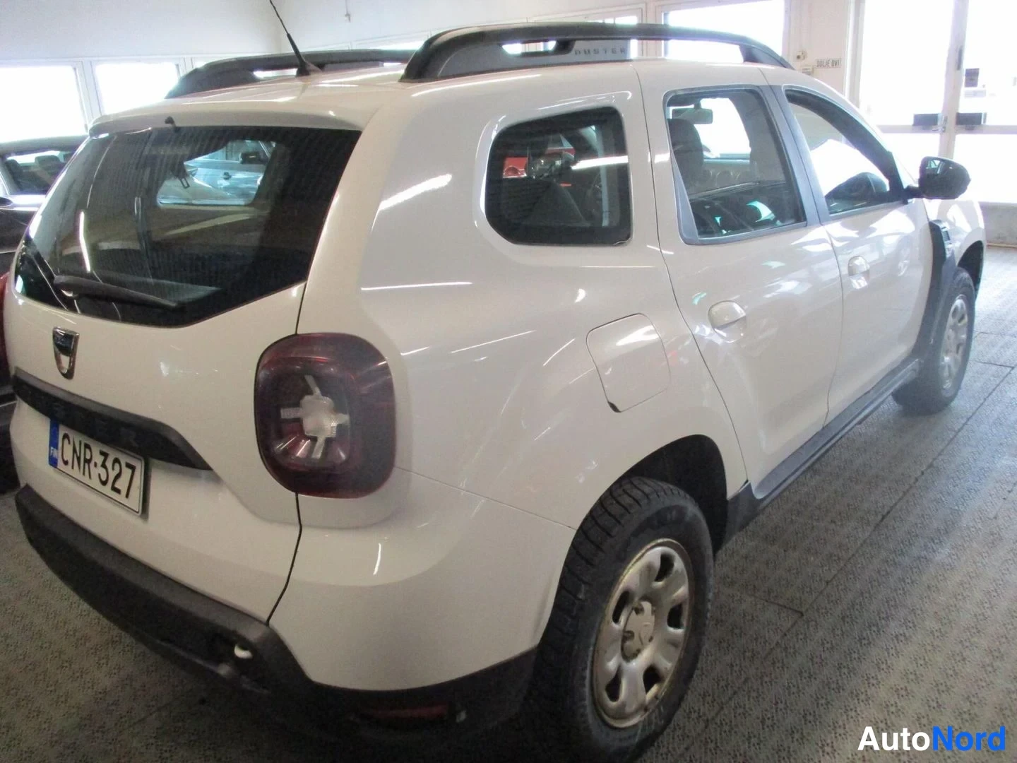 White Dacia Duster 2019, rear three-quarter, photo 4