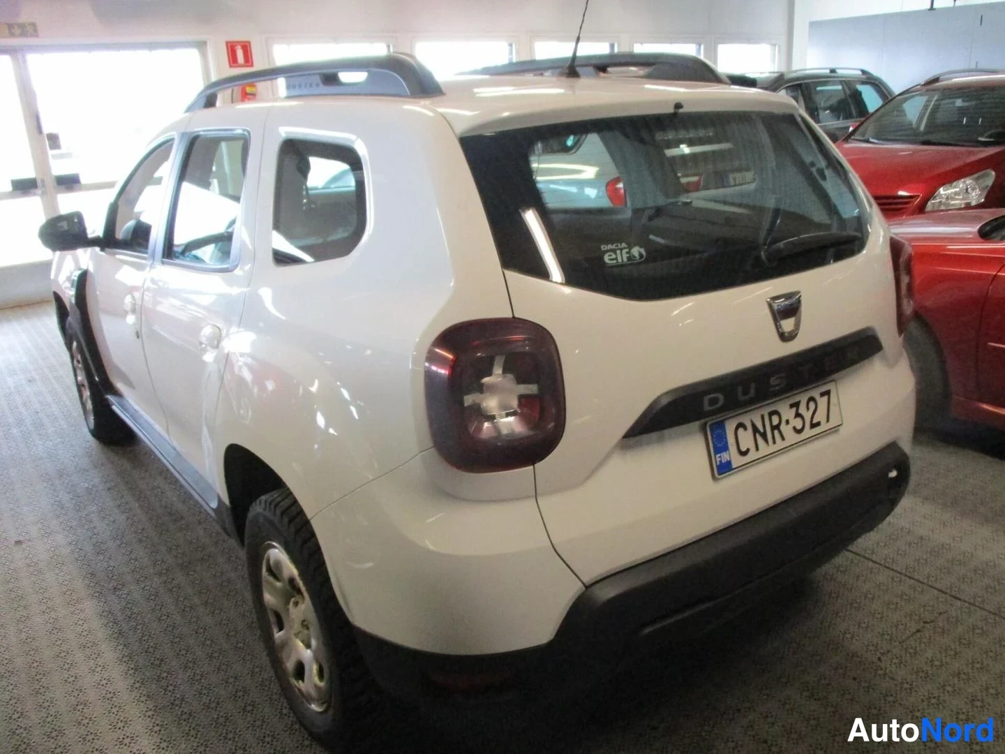 White Dacia Duster 2019, rear three-quarter, photo 5